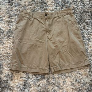 IZOD Chino Shorts Men's Size 36 Tan 100% Cotton Slash Pockets summer casual